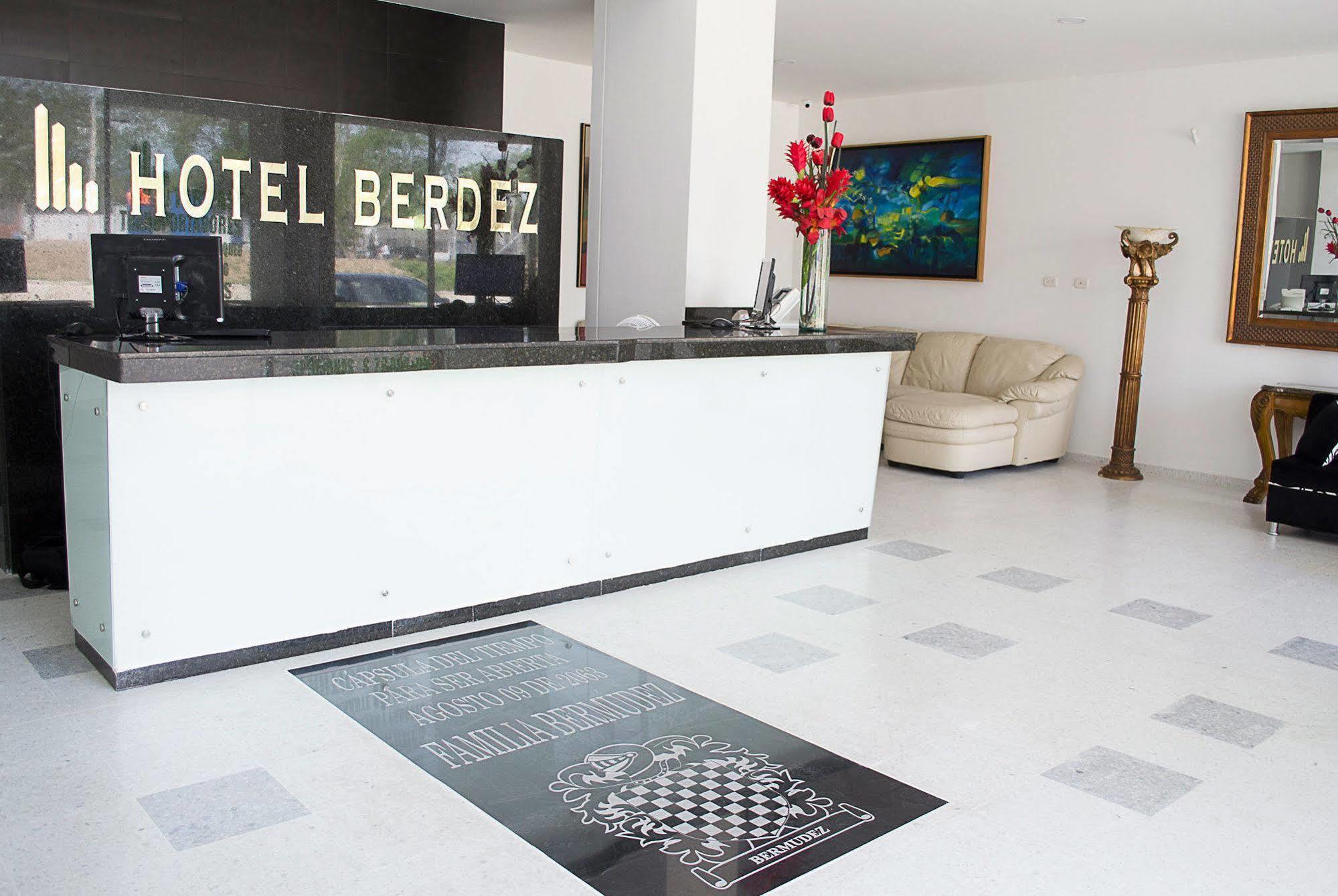 Hotel Berdez Нейва Екстер'єр фото